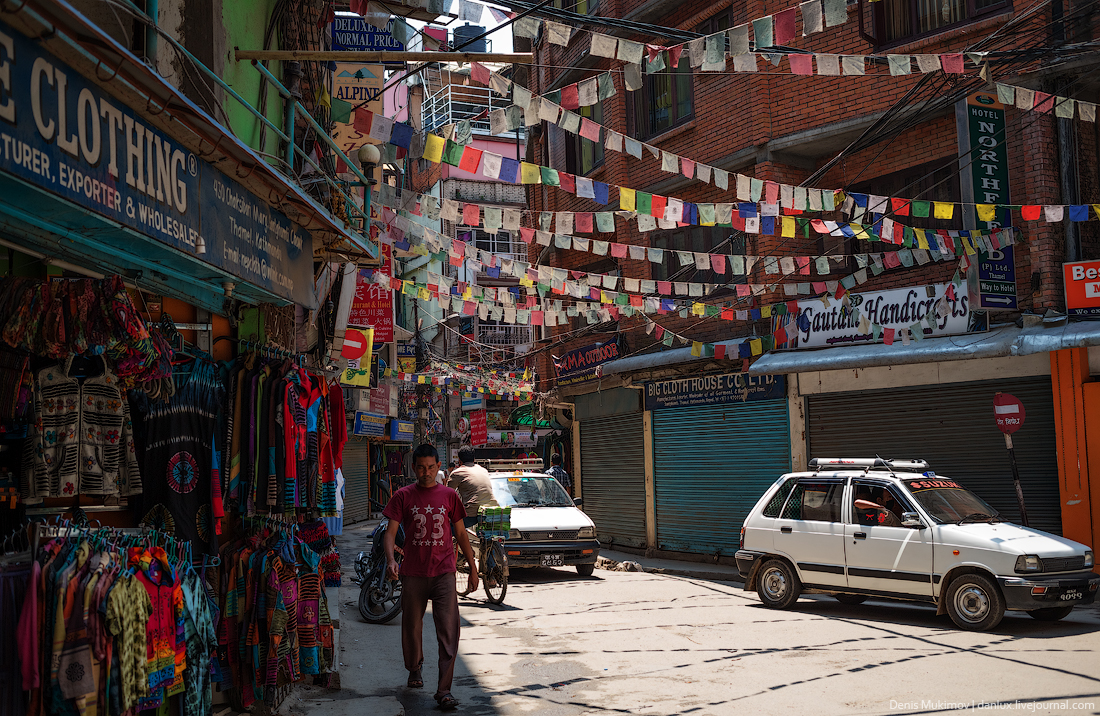 Kathmandu. The streets and shrines_01