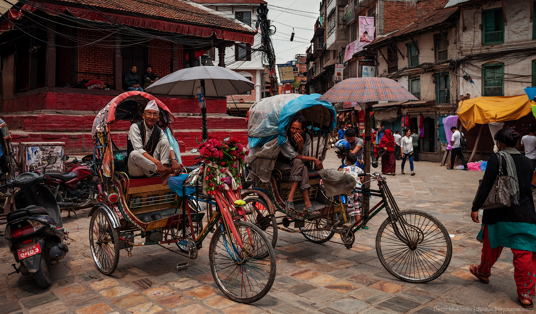 Kathmandu. The streets and shrines_02
