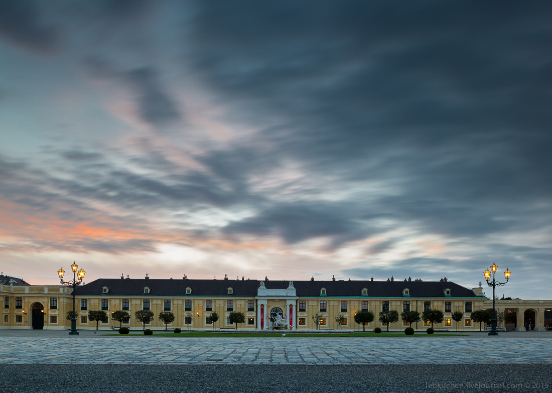 Dawn at schönbrunn Palace 07