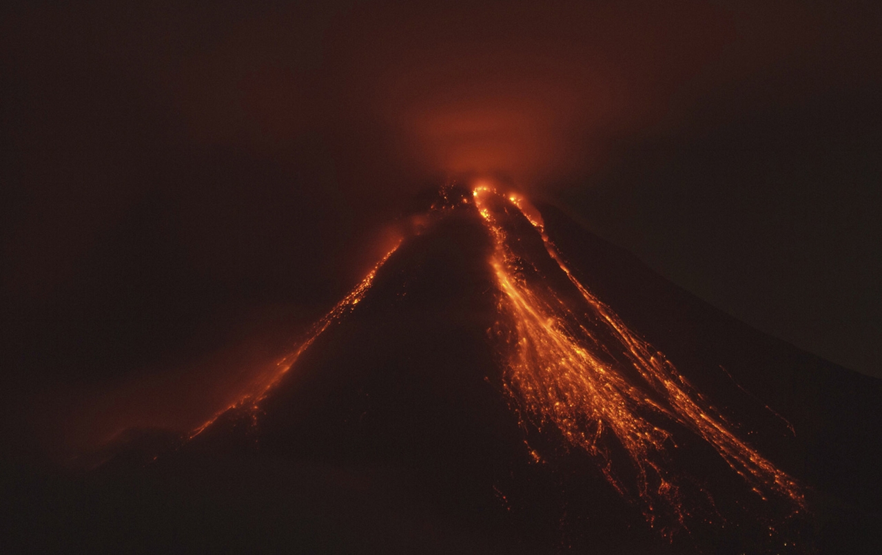 2015 The Year in Volcanic Activity 23