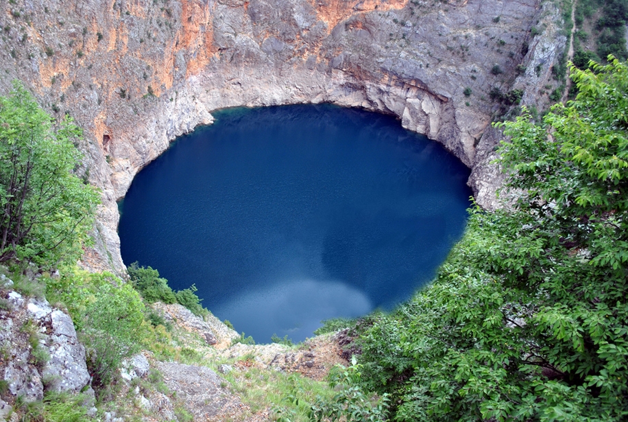 6 impressive sinkholes of the world 02
