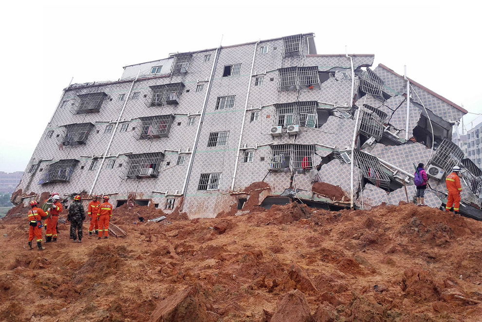 A Massive Landslide of Mud Shenzhen, China 01