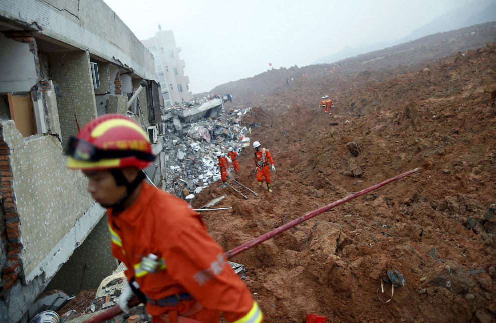A Massive Landslide of Mud Shenzhen, China 03