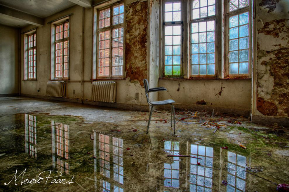 Abandoned psychiatric hospital in Belgium 03