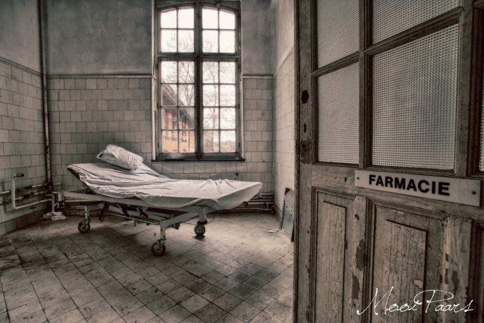 Abandoned psychiatric hospital in Belgium 04