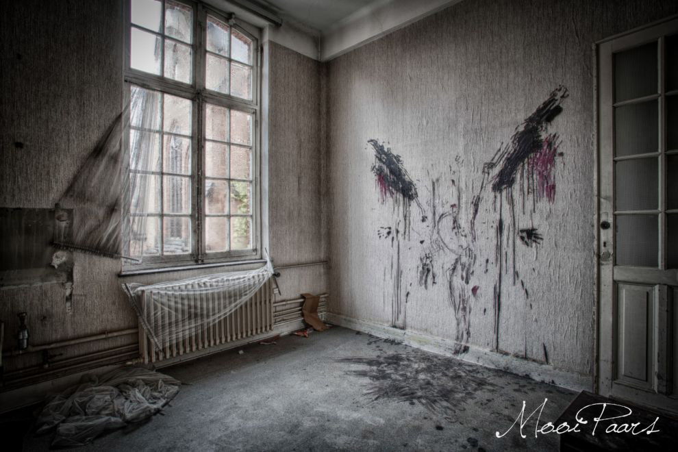 Abandoned psychiatric hospital in Belgium 07