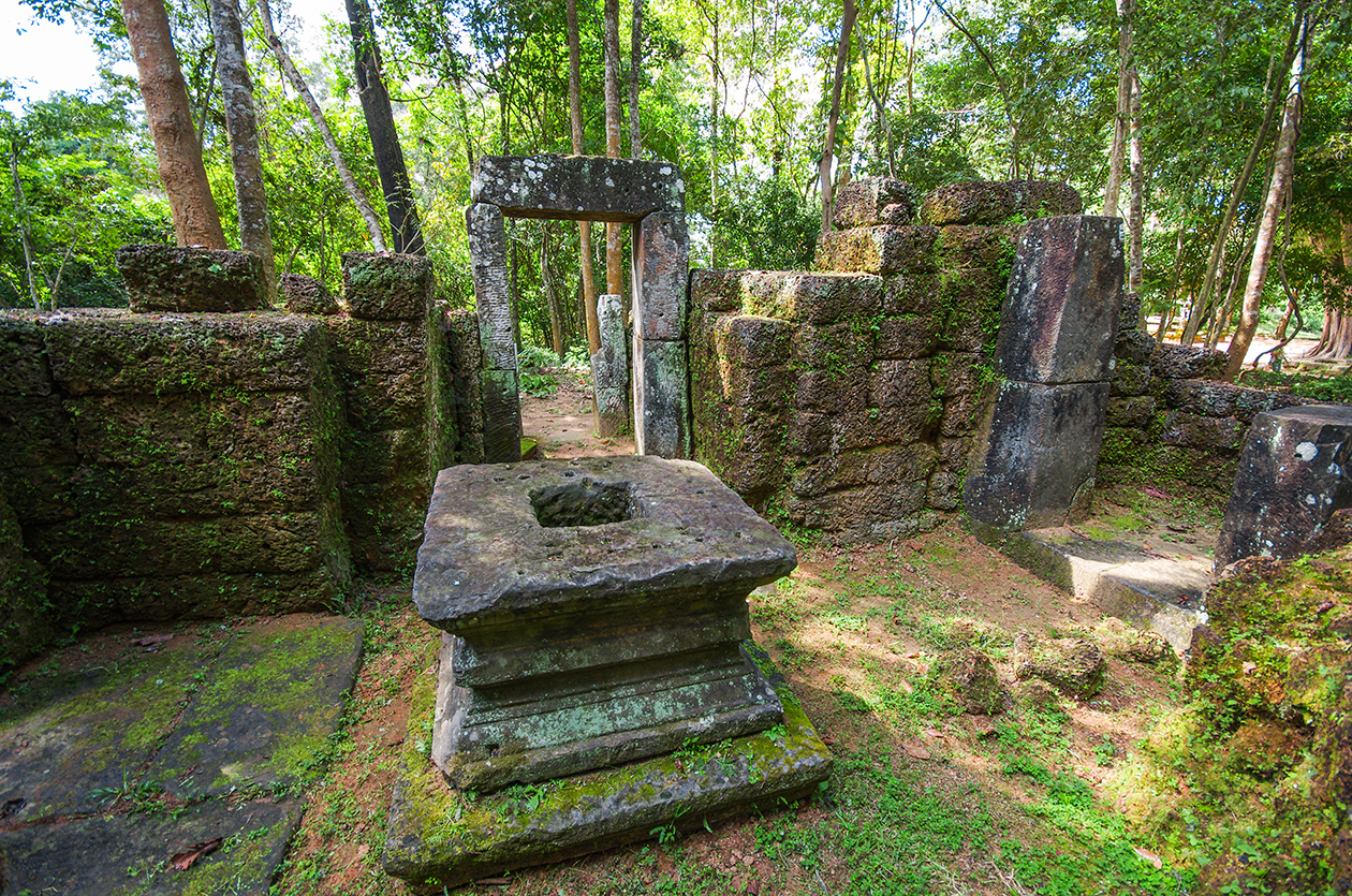 Little-known buildings of Angkor 14