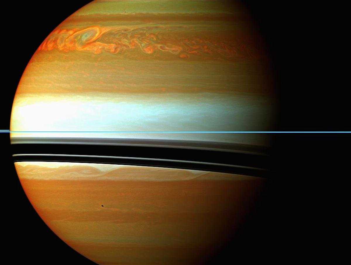 Amazing photos of majestic Saturn 01