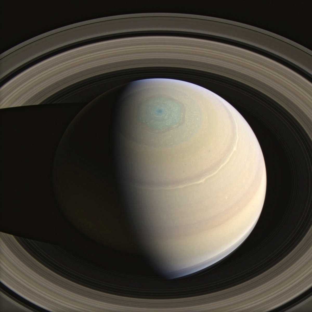 Amazing photos of majestic Saturn 04