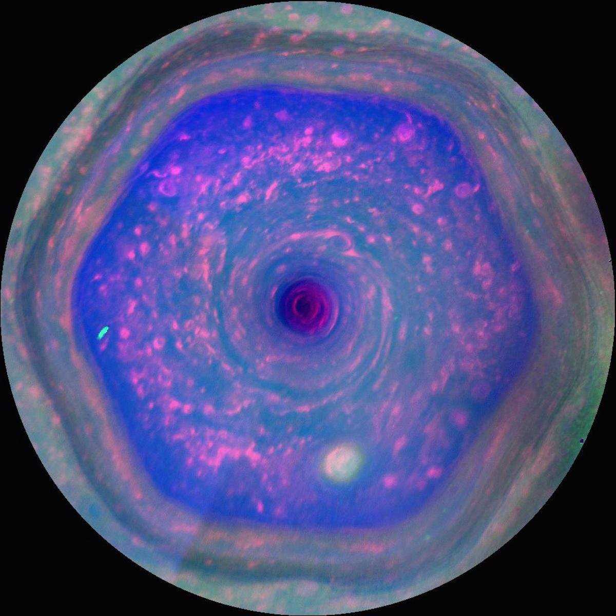 Amazing photos of majestic Saturn 05