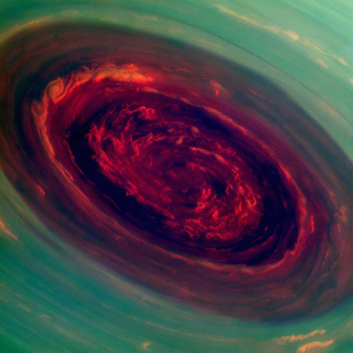 Amazing photos of majestic Saturn 06