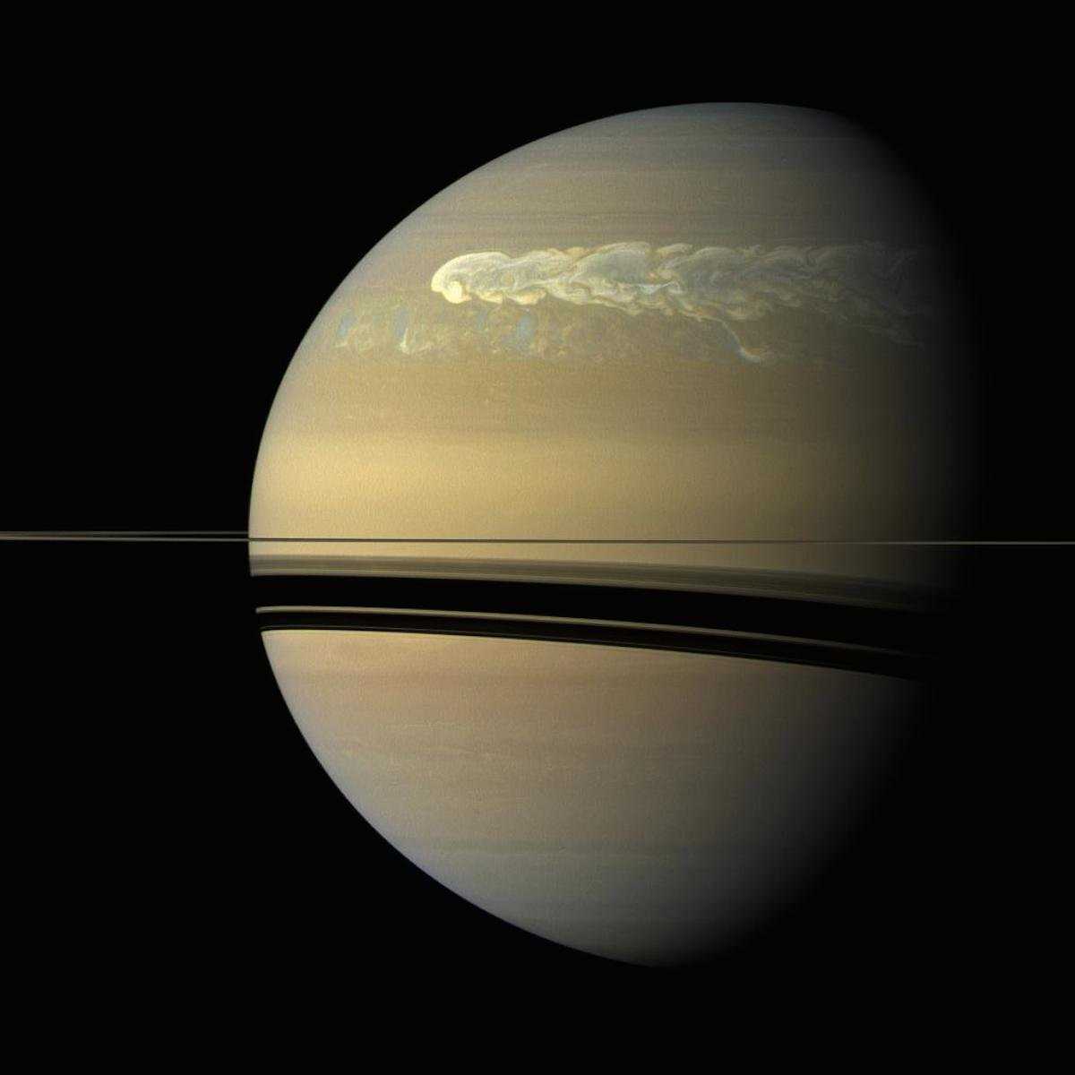 Amazing photos of majestic Saturn 09
