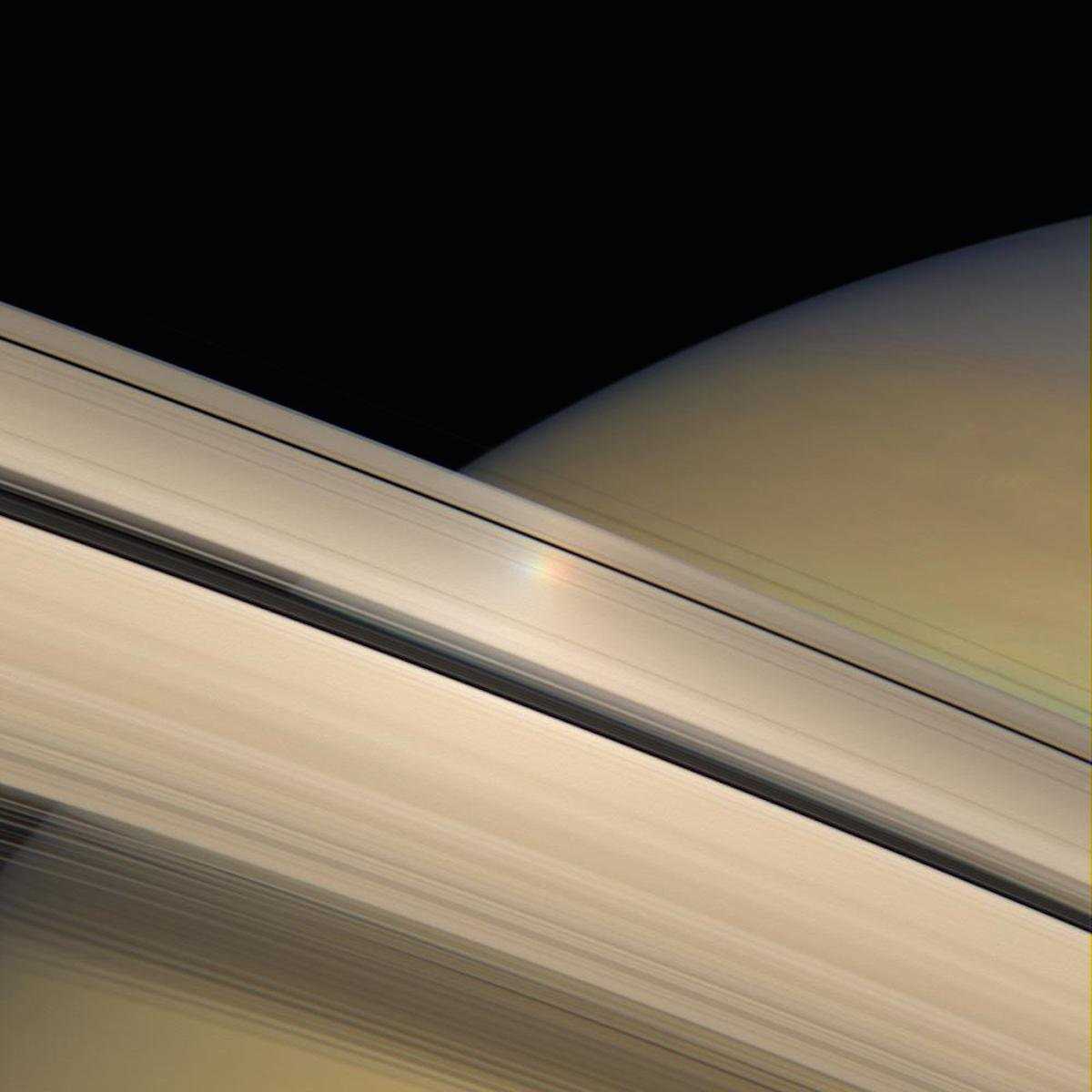 Amazing photos of majestic Saturn 13