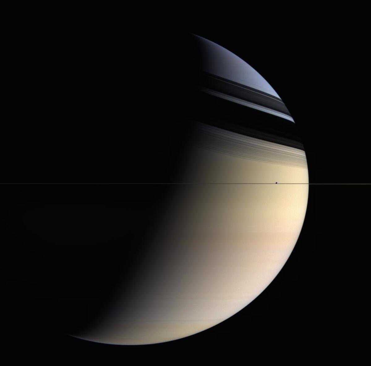 Amazing photos of majestic Saturn 15