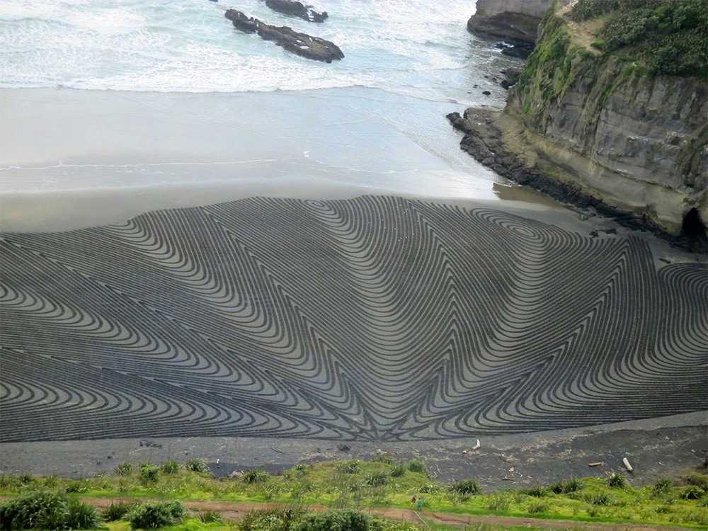 Large-scale geometric patterns, trampled by Simon Beck in the snow and sand 11