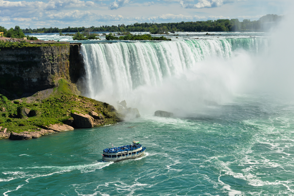 Niagara falls and its surroundings 09