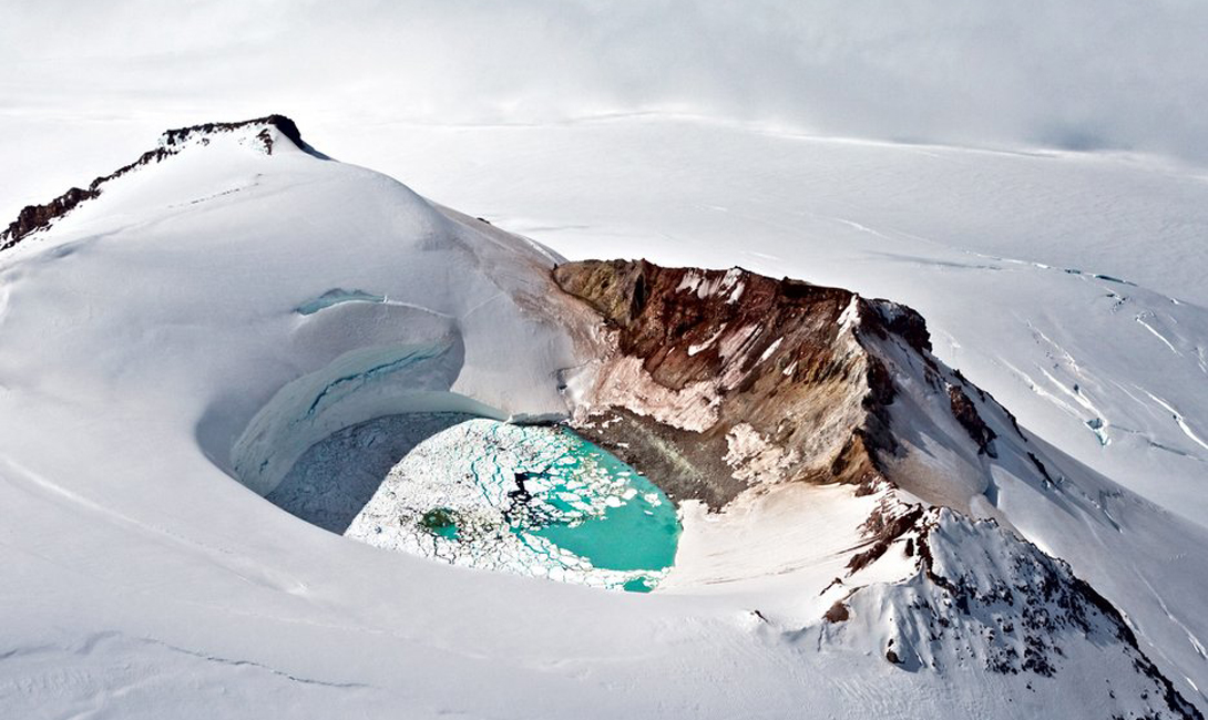 The selection of the most beautiful frozen lakes of our planet 08
