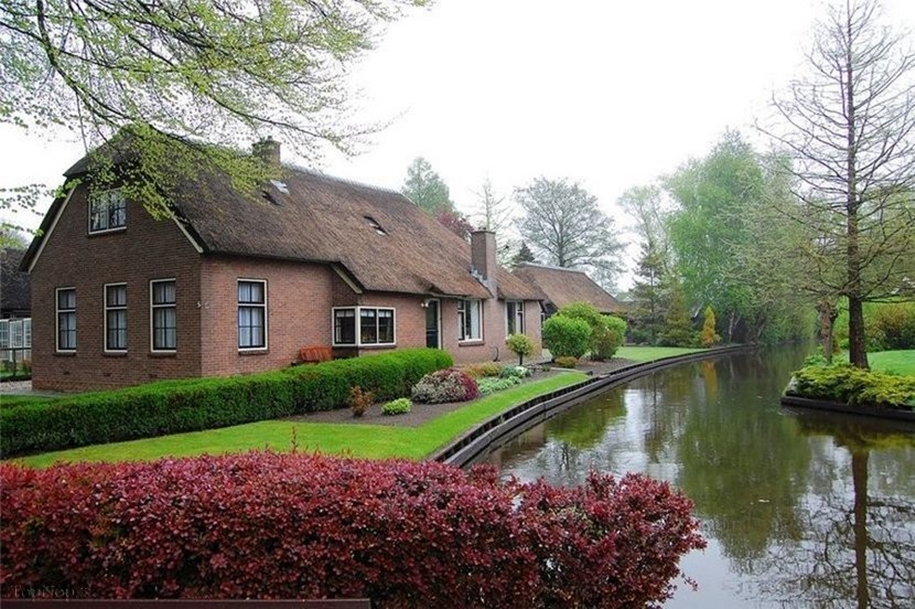 A heavenly place. the village of Giethoorn in the Netherlands 16