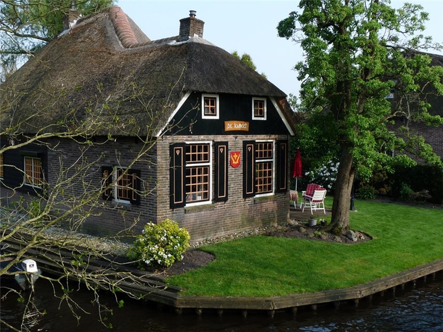 A heavenly place. the village of Giethoorn in the Netherlands 29
