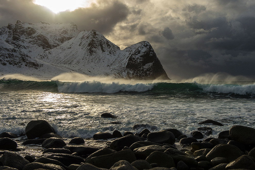 Extreme surfers in the Arctic 16