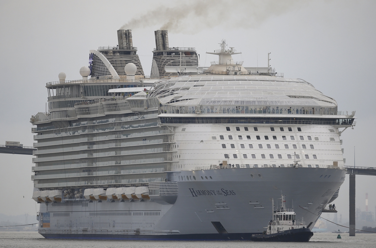 The world's largest cruise ship Harmony of the seas 01