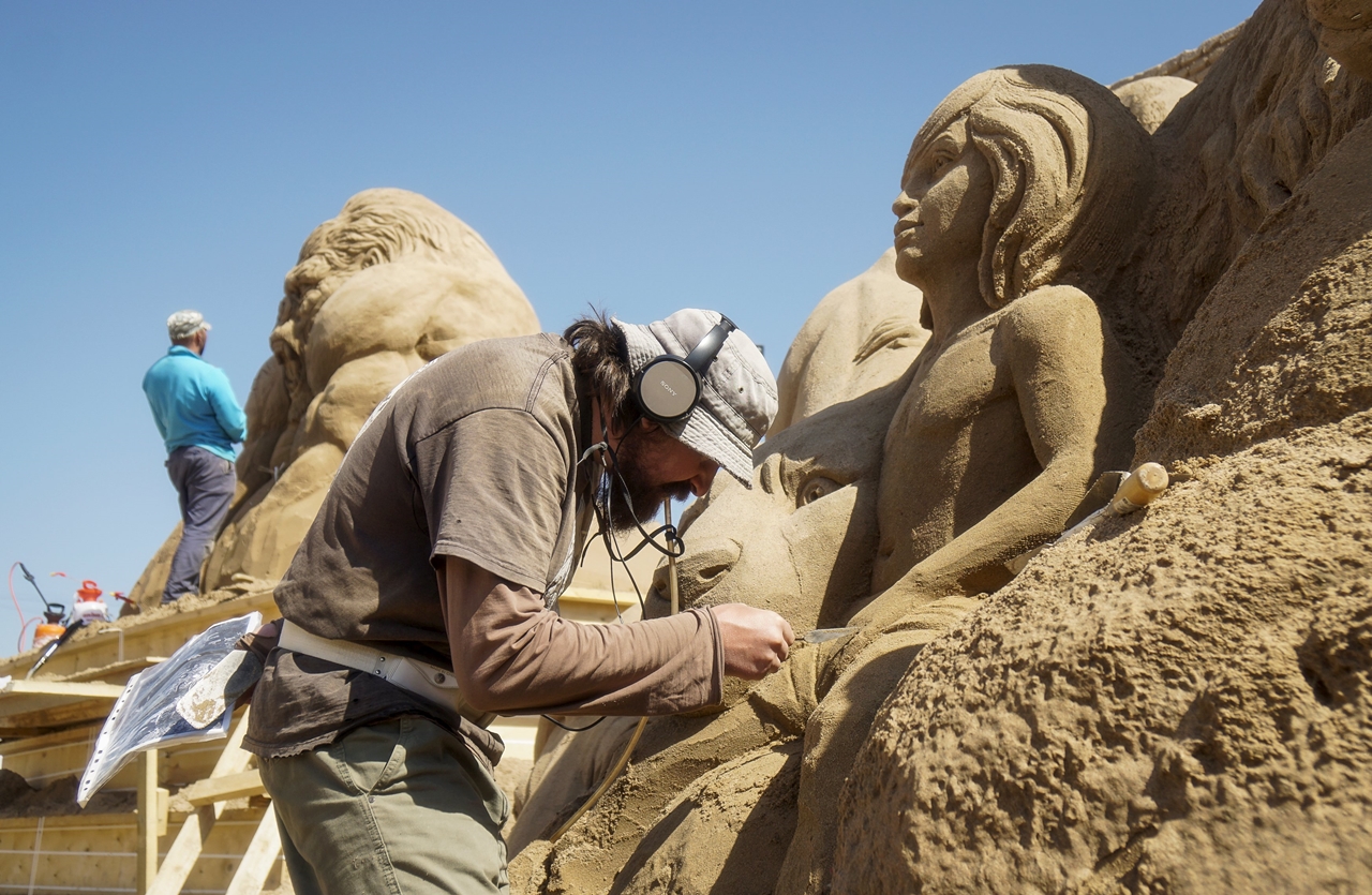 Festival of sculptures from sand in Kazakhstan 03