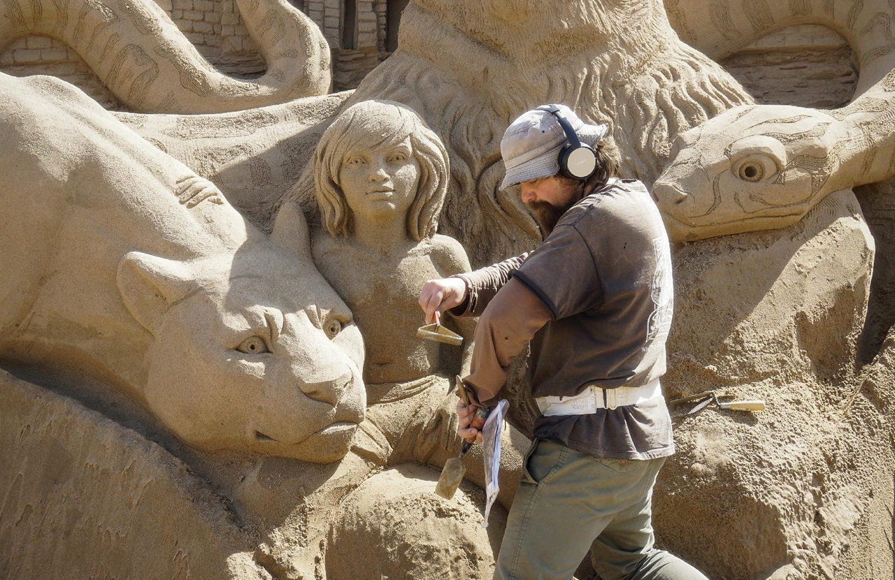 Festival of sculptures from sand in Kazakhstan 04