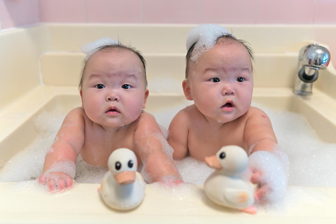 The twins in the wonderful photo shoot, which was created by the mother 01