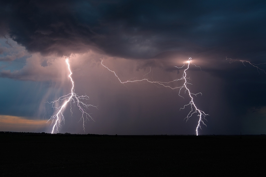 Lightning. natural energy in the lens of professional photographers 21