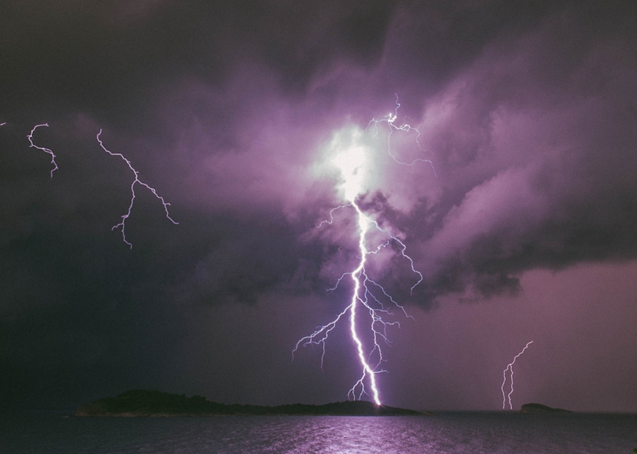 Lightning. natural energy in the lens of professional photographers 36