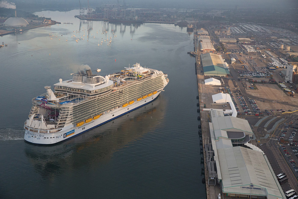 The world's largest cruise ship ready for your first journey 04