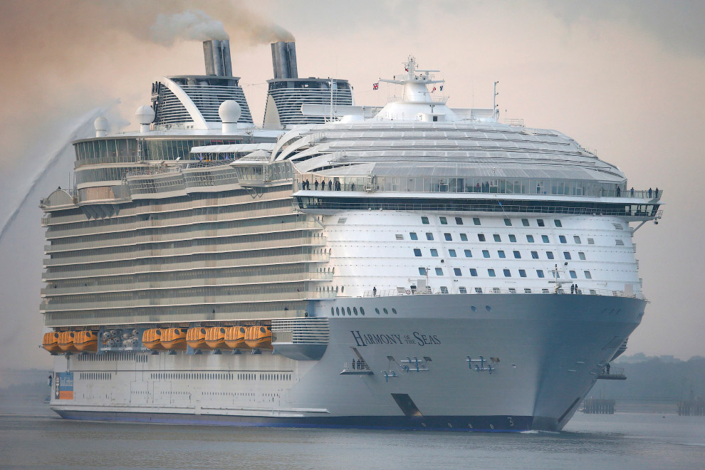 The world's largest cruise ship ready for your first journey 23
