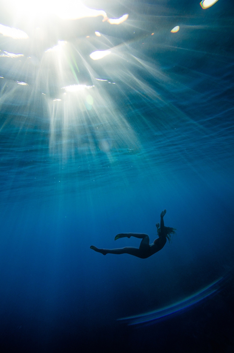 girl dive underwater