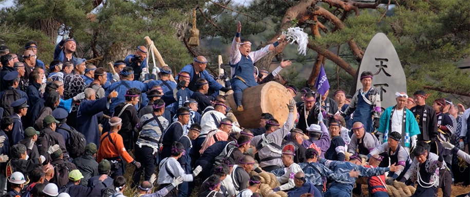 Onbashira-Matsuri — Japanese festival of dangerous 04