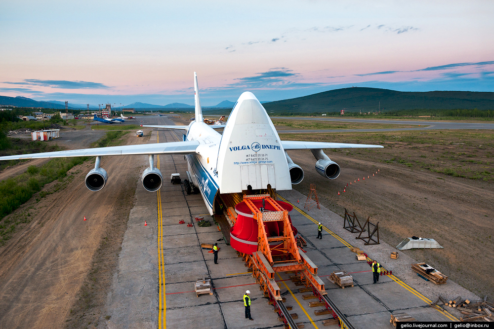 an-124-ruslan-the-worlds-largest-production-aircraft-00