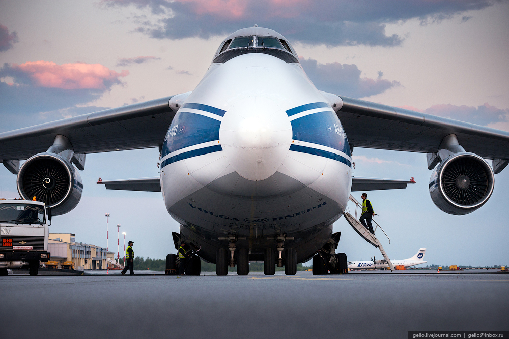 an-124-ruslan-the-worlds-largest-production-aircraft-08