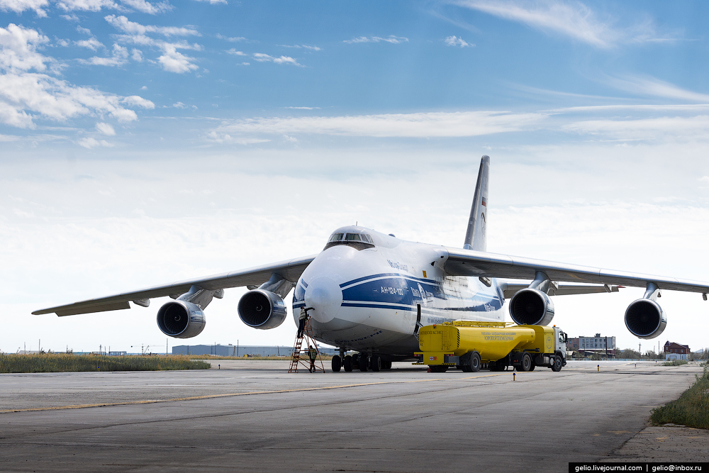 an-124-ruslan-the-worlds-largest-production-aircraft-42