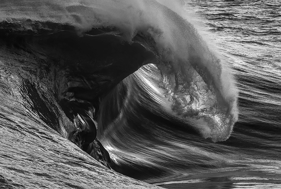 the-waves-of-the-ocean-in-stunning-photographs-by-matt-burgess-09