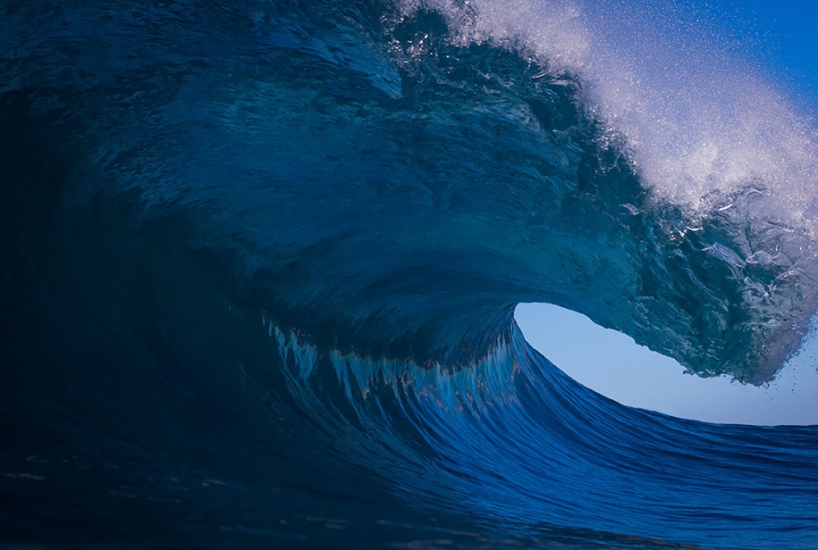 the-waves-of-the-ocean-in-stunning-photographs-by-matt-burgess-12