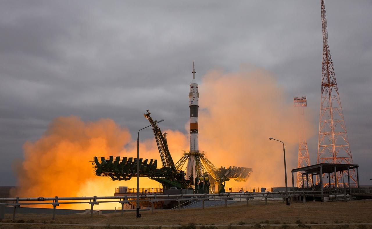 photos-of-the-launch-of-the-russian-spacecraft-soyuz-ms-02-and-the-american-antares-07