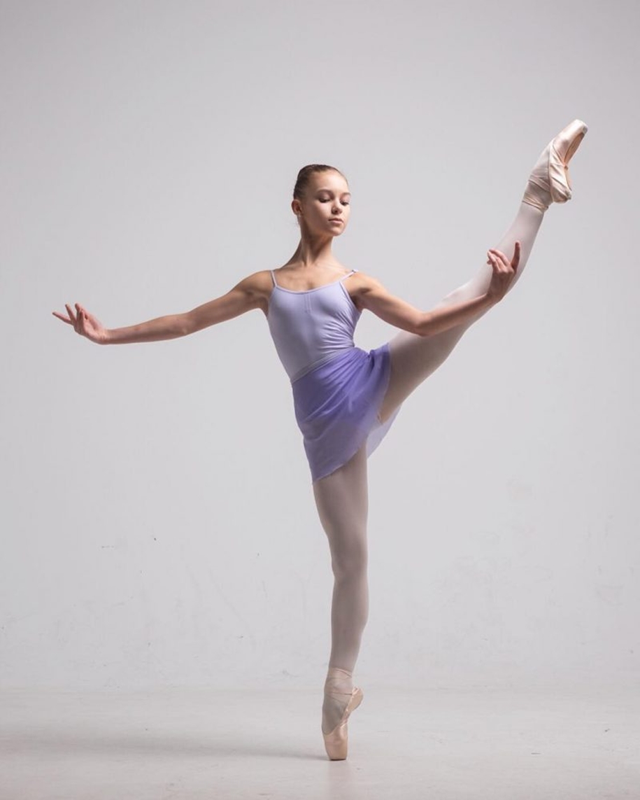 behind-the-scenes-of-the-russian-ballet-photos-ballerina-dariani-volkova-03