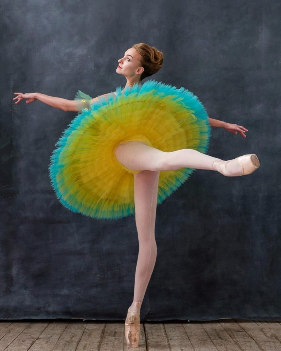 behind-the-scenes-of-the-russian-ballet-photos-ballerina-dariani-volkova-05