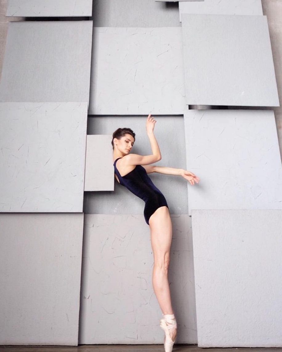 behind-the-scenes-of-the-russian-ballet-photos-ballerina-dariani-volkova-06