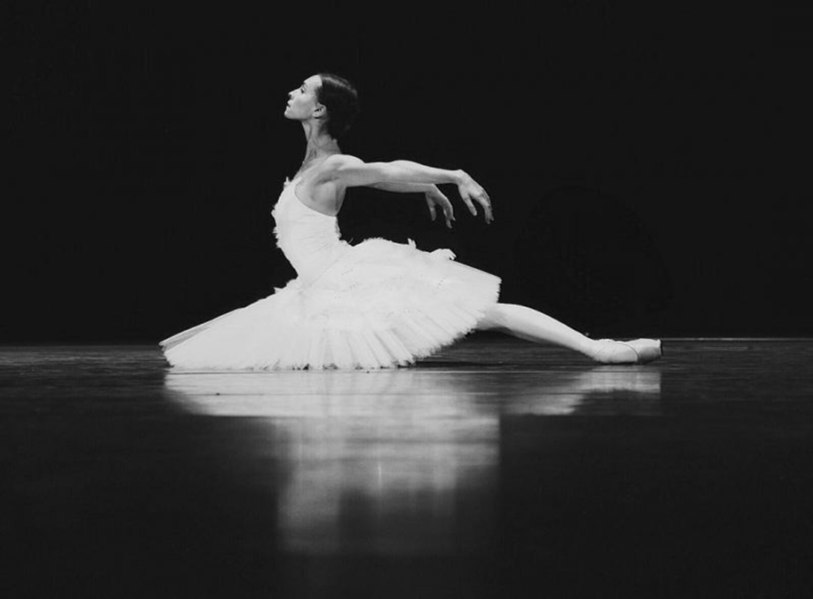 behind-the-scenes-of-the-russian-ballet-photos-ballerina-dariani-volkova-09