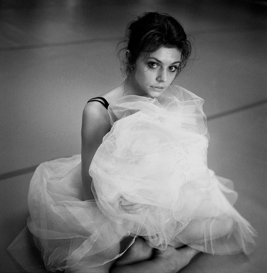 behind-the-scenes-of-the-russian-ballet-photos-ballerina-dariani-volkova-17