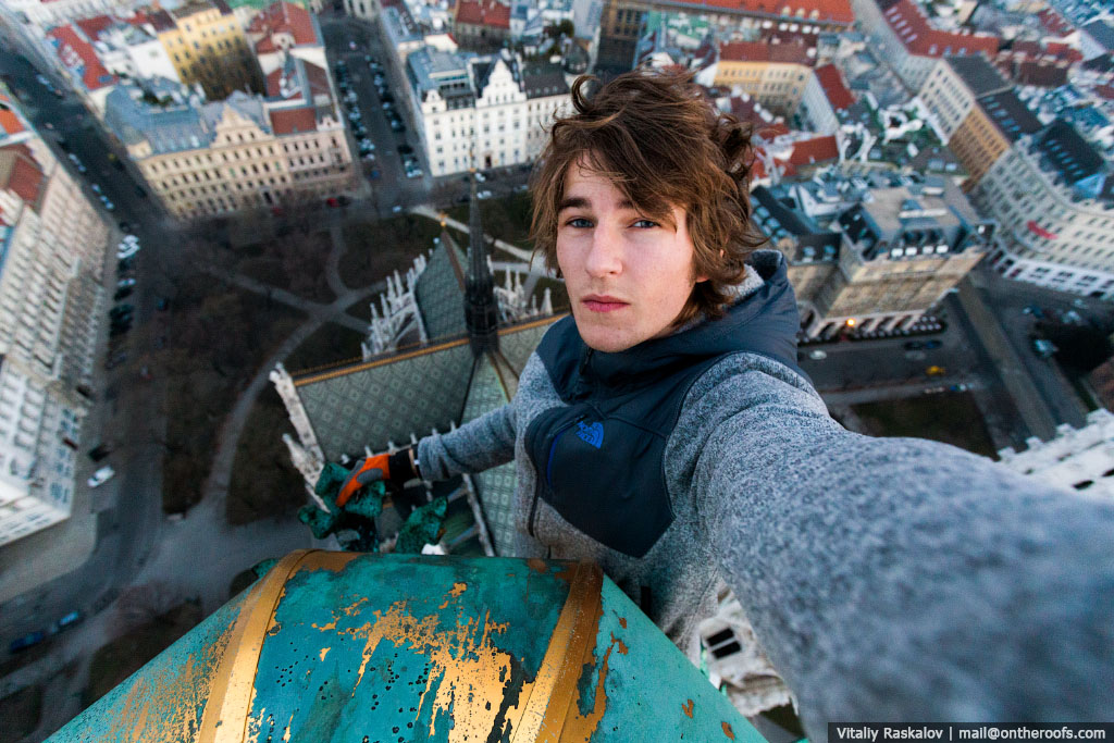 climbing-at-the-cathedral-in-vienna-00