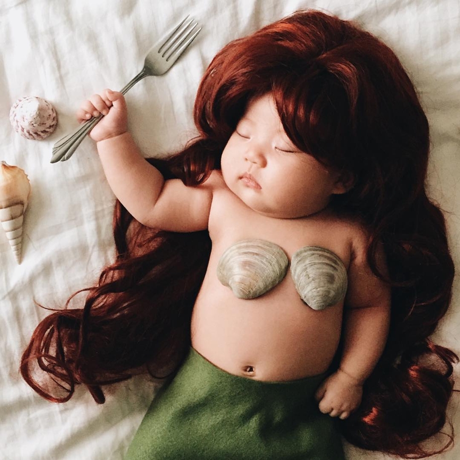 baby-has-no-idea-that-she-became-a-star-of-the-cosplay-11