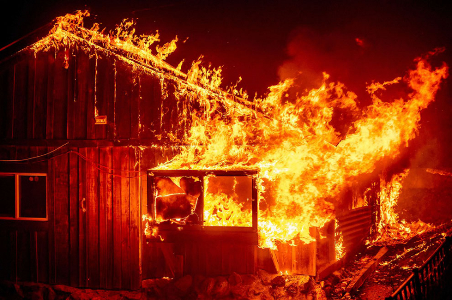 Ярость лесных пожаров на американском Западе 