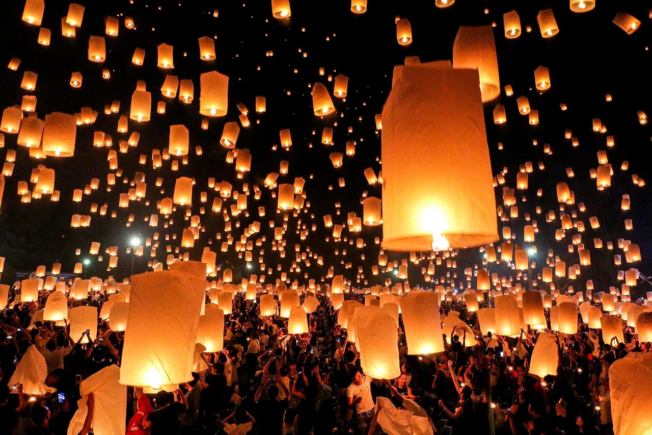 festival-of-sky-lanterns-in-thailand-00
