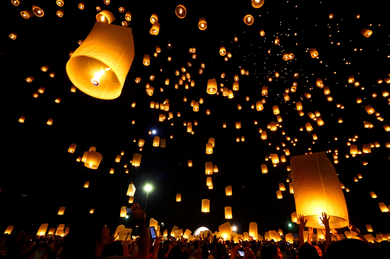 festival-of-sky-lanterns-in-thailand-03
